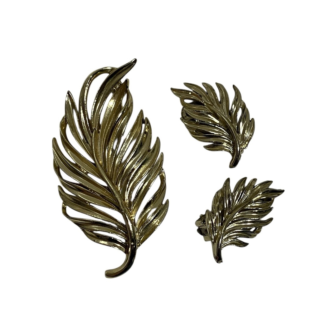 Vintage Lisner Feather Leaf Gold Tone Brooch & Clip On Earrings
